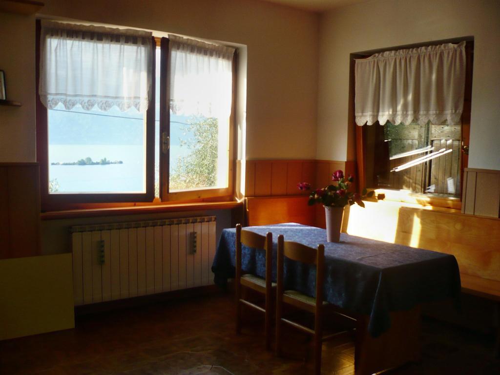 Appartamento Michela Бренцоне-суль-Гарда Номер фото